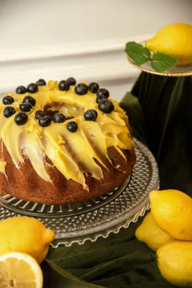 Лимонов кейк с боровинки